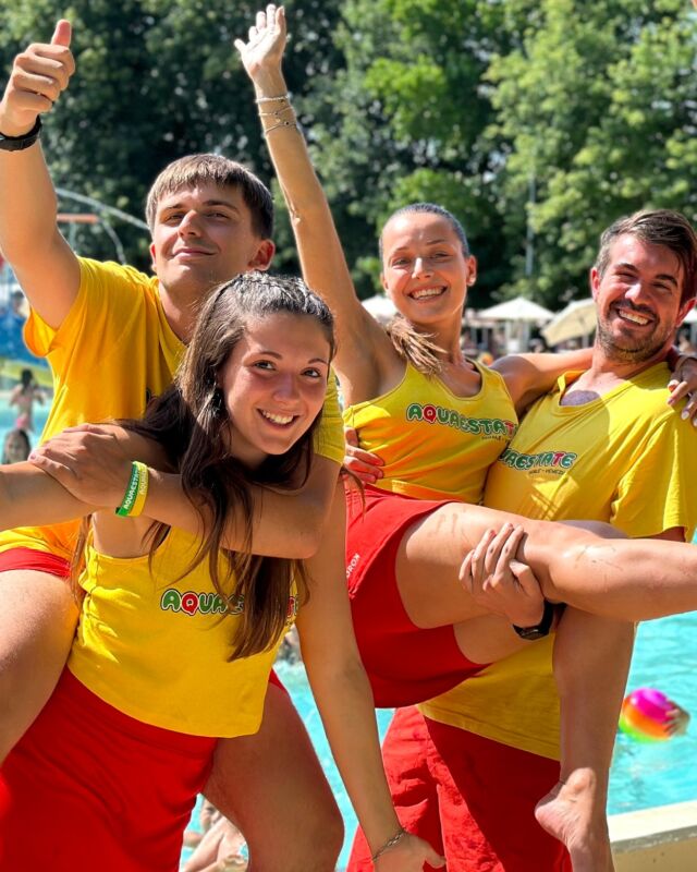 🎉 𝐆𝐫𝐄𝐬𝐭 𝐢𝐧 𝐚𝐫𝐫𝐢𝐯𝐨? 𝐋’𝐚𝐧𝐢𝐦𝐚𝐳𝐢𝐨𝐧𝐞 𝐥𝐚 𝐦𝐞𝐭𝐭𝐢𝐚𝐦𝐨 𝐧𝐨𝐢! 💦

Al Parco Aquaestate ogni giornata è una festa… soprattutto per i gruppi e i GREST in visita! 💃🏽🕺🏻
Il nostro Dream Team è pronto ad accogliere bambini e ragazzi con tante attività su misura, pensate per tutte le età: dai giochi per i più piccoli ai tornei e alle sfide per i più grandi ⚽️

Tra una piscina e uno scivolo, il divertimento non si ferma mai:
🎲 giochi di gruppo
🏃‍♀️ mini tornei
🎤 balli di gruppo e animazione🕺🏻

Un modo perfetto per far vivere a ogni partecipante un’esperienza coinvolgente, piena di sorrisi, movimento e spirito di squadra!

📆 Prenota ora la tua giornata al parco con il tuo GrEst al link in bio! 🔗

#Aquaestate #Grest2025 #AnimazioneGrest #EstateInMovimento #DivertimentoAssicurato #ParcoAcquatico