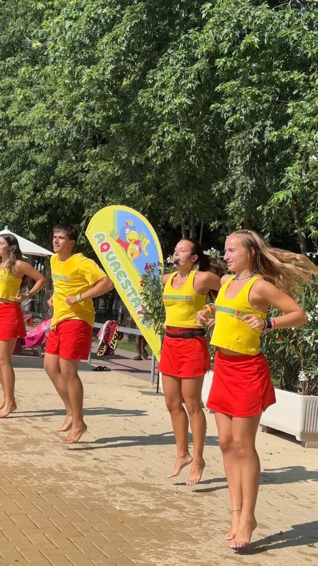 💛 𝐈𝐥 𝐜𝐮𝐨𝐫𝐞 𝐝𝐞𝐥𝐥’𝐚𝐧𝐢𝐦𝐚𝐳𝐢𝐨𝐧𝐞: 𝐈𝐥 𝐃𝐫𝐞𝐚𝐦 𝐓𝐞𝐚𝐦 𝐞' 𝐪𝐮𝐢! 👋🏼

Un’esplosione di energia, simpatia e voglia di far divertire: ogni giorno ad Aquaestate coinvolgono grandi e piccoli con balli di gruppo, giochi, tornei e tante attività che accendono l’atmosfera del parco! 💥
In questa Giornata Mondiale della Danza noi presentiamo loro, il nostro Dream Team 💃🕺

Che tu venga con amici, in famiglia o con il GREST, preparati a muoverti, ballare, ridere e… non voler più andare via! 😍

👉 Li trovi in acqua, sui prati, in mezzo alla gente… e ti basta uno sguardo per capire che l’estate, quella vera, è dove c’è il Dream Team.

#Aquaestate #DreamTeam #AnimazioneTop #Estate2025 #DivertimentoAssicurato #BalliDiGruppo #ParcoAcquatico